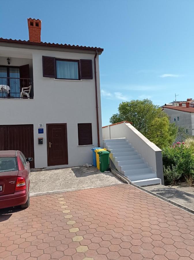 "Sunny" - Studio Apartment Pula Eksteriør billede