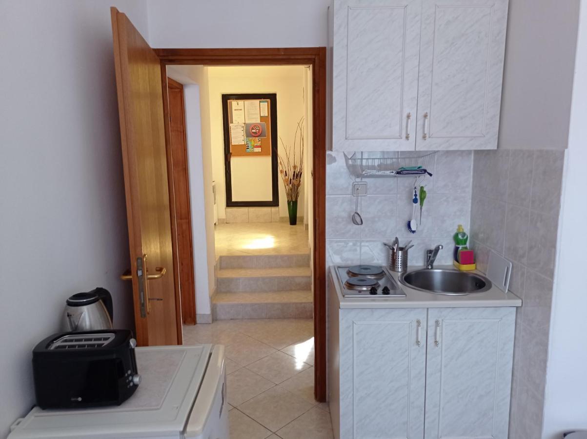 "Sunny" - Studio Apartment Pula Eksteriør billede